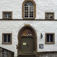 Rekonstruktion eines barocken Rundbogenfensters und Neuanfertigung des Portals, St Urban Schwäbisch Hall